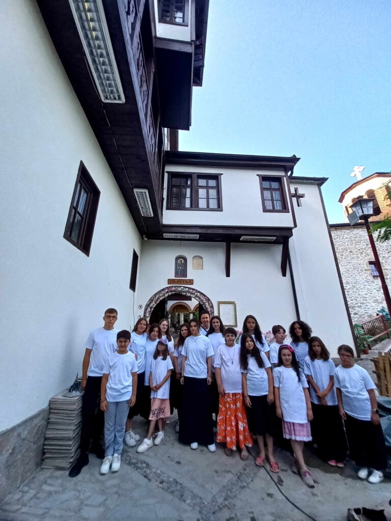 20-тина деца од неколку градови од Македонија дел од Летниот камп по Веронаука во манастирскиот комплекс Св.Петка во с.Велгошти 13 356956914 227024939790492 2646115545329090162 n