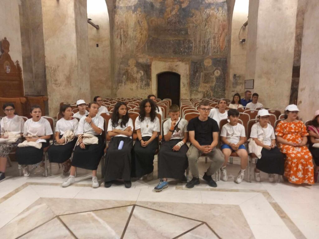 20-тина деца од неколку градови од Македонија дел од Летниот камп по Веронаука во манастирскиот комплекс Св.Петка во с.Велгошти 3 356959097 657771399606794 6537661639595191419 n