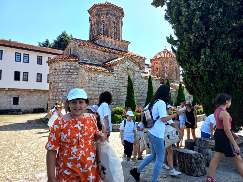 20-тина деца од неколку градови од Македонија дел од Летниот камп по Веронаука во манастирскиот комплекс Св.Петка во с.Велгошти 21 356959913 1211550129511727 2364127839149979292 n