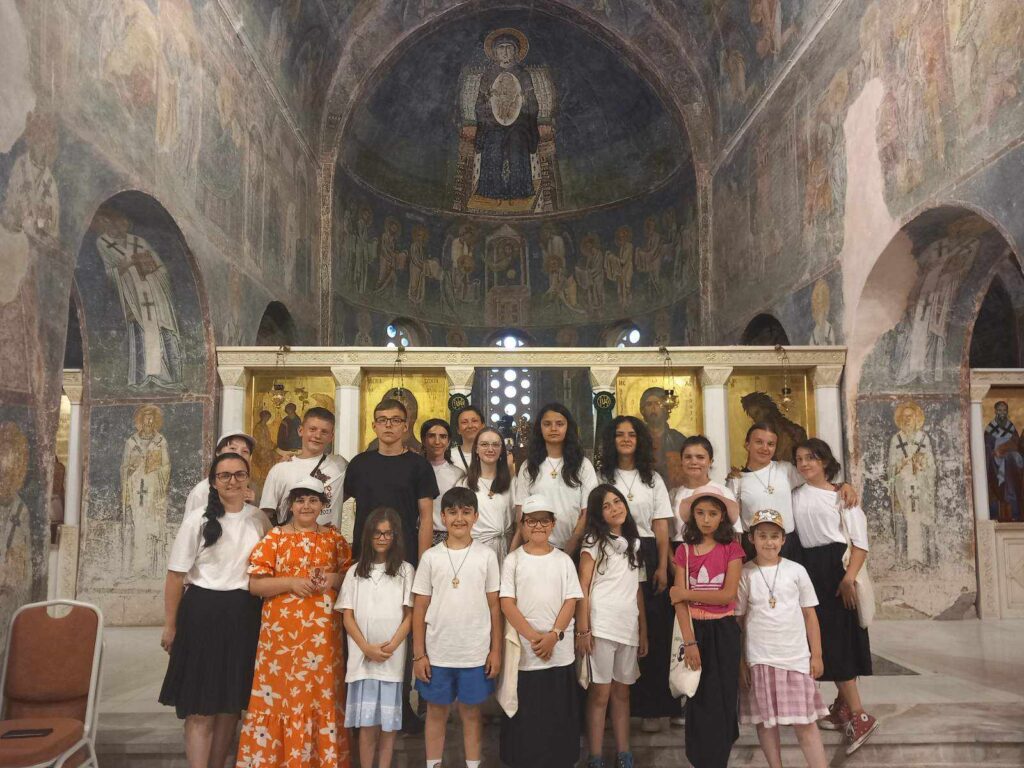20-тина деца од неколку градови од Македонија дел од Летниот камп по Веронаука во манастирскиот комплекс Св.Петка во с.Велгошти 4 356963204 666952651621853 4243223636206836605 n