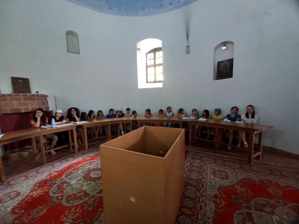 20-тина деца од неколку градови од Македонија дел од Летниот камп по Веронаука во манастирскиот комплекс Св.Петка во с.Велгошти 11 356965844 821784622951882 5977205797861311056 n