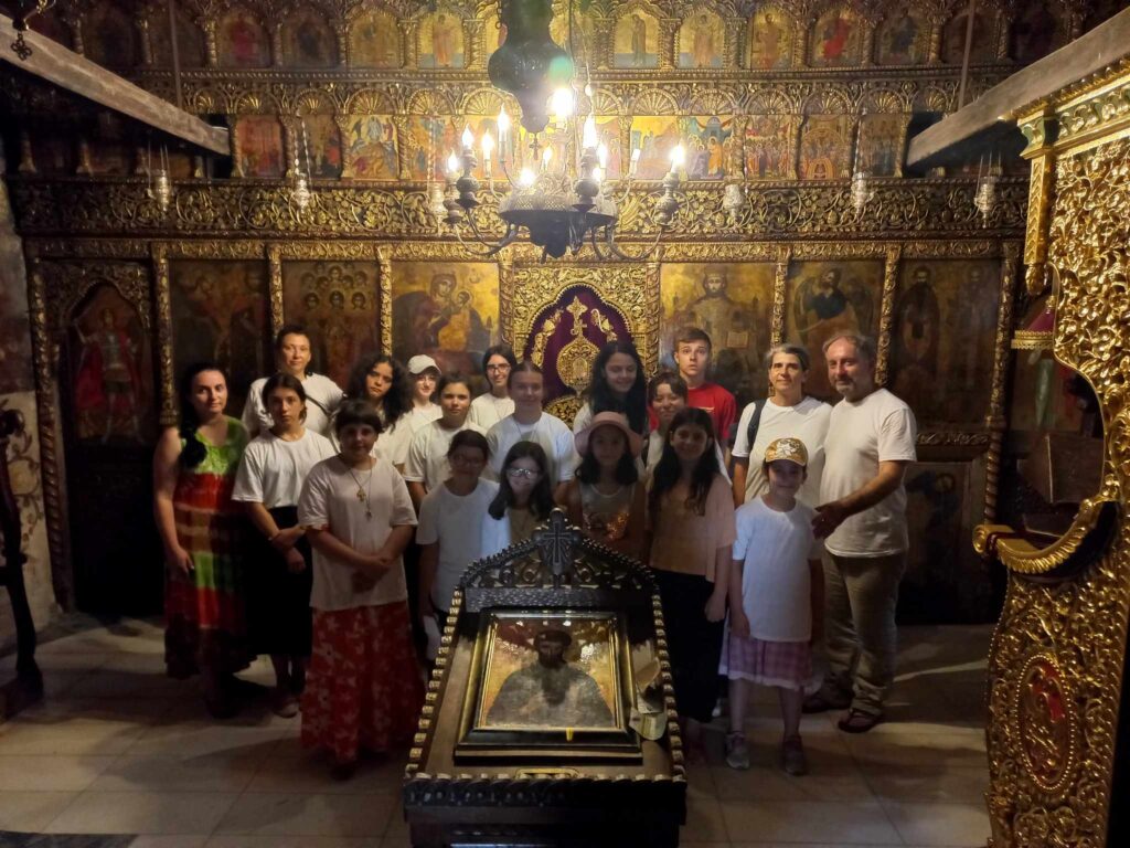 20-тина деца од неколку градови од Македонија дел од Летниот камп по Веронаука во манастирскиот комплекс Св.Петка во с.Велгошти 5 356973326 221552734192445 7209848386093633944 n