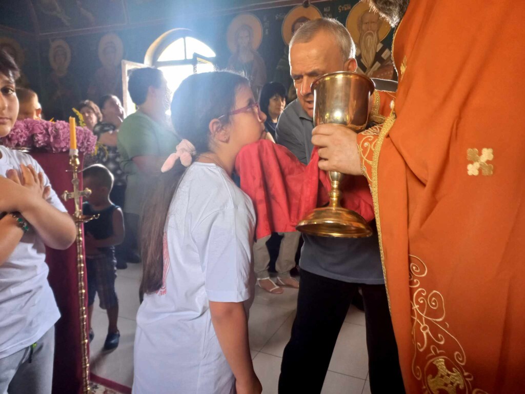 20-тина деца од неколку градови од Македонија дел од Летниот камп по Веронаука во манастирскиот комплекс Св.Петка во с.Велгошти 14 357006257 302171895592428 8489503817298896758 n