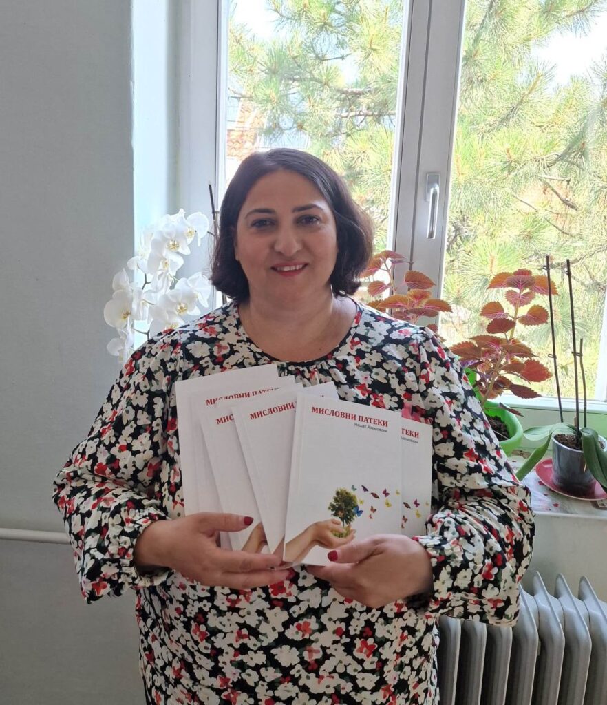 Семејството Аземовски ќе ја промовира книгата „Мисловни патеки“ од човекот со визија - Нешат Аземовски 4 358060594 10159300560491674 9210953660542764870 n