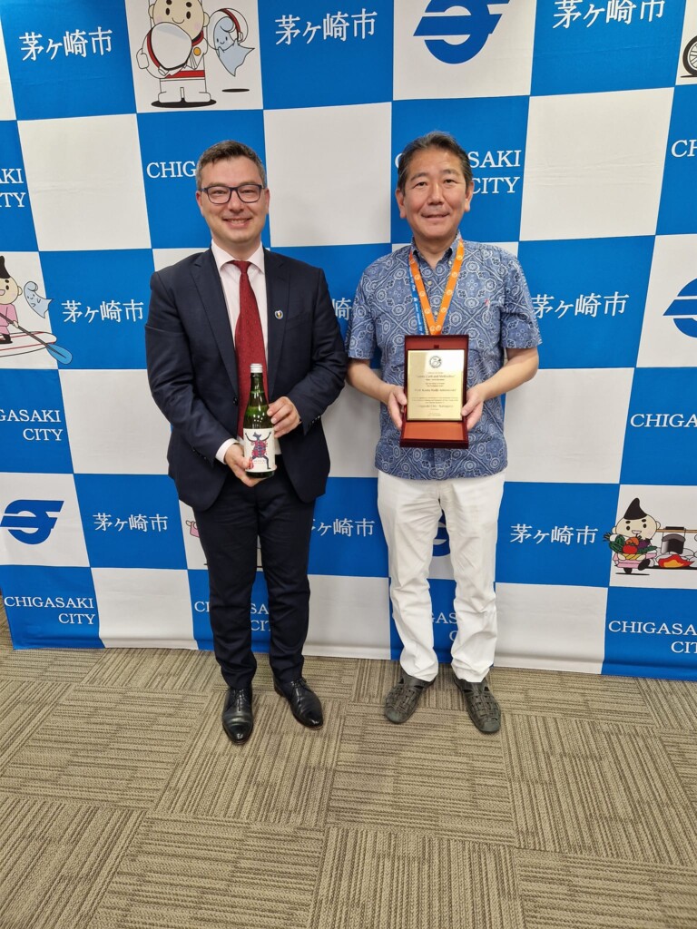 Врачена наградата „Професор Коста Хаџи-Антоновски" на јапонскиот град Чигасаки кои благодарение на Малиот битолски монмартр слушнаа за Македонија 4 358379194 10161169025208746 8803940869246749060 n