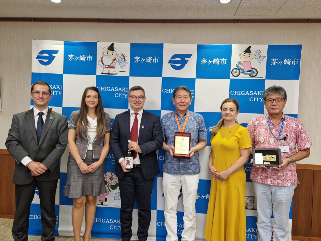 Врачена наградата „Професор Коста Хаџи-Антоновски" на јапонскиот град Чигасаки кои благодарение на Малиот битолски монмартр слушнаа за Македонија 6 358458736 10161169025438746 9184358320082752924 n