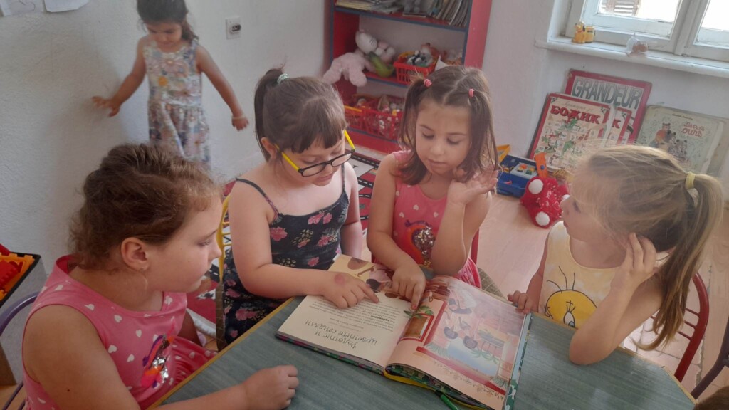 Другарувајте со книгата во овие летни горештини 6 360096330 674754354693552 6662713208195477842 n