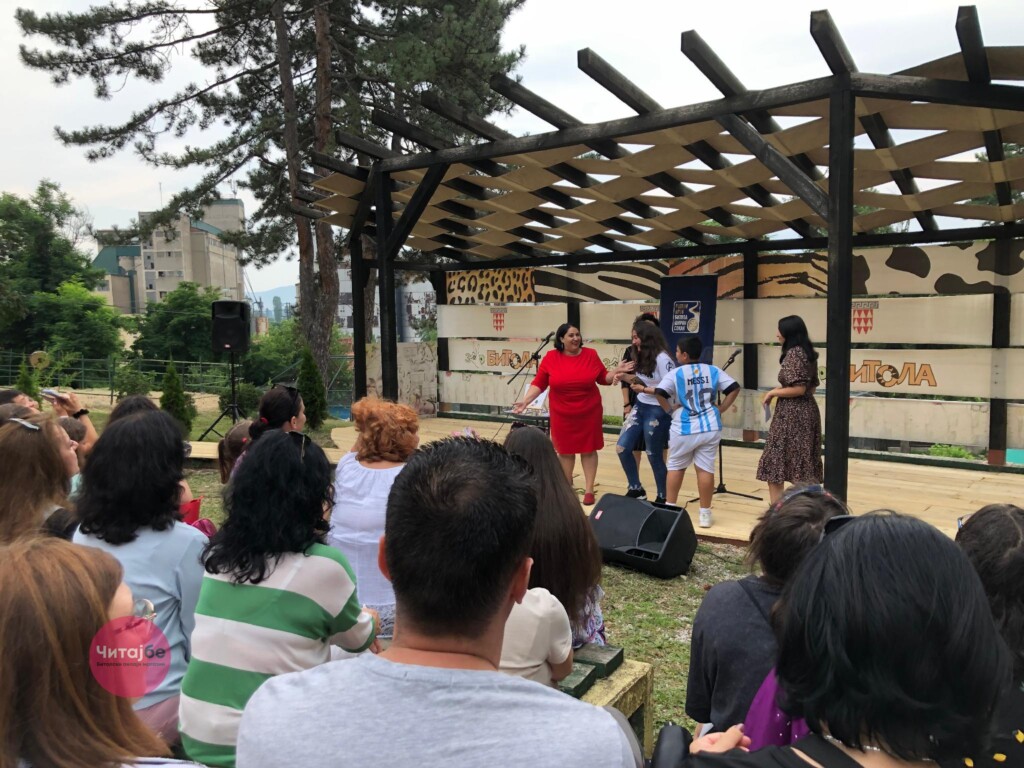 Нешат секогаш ќе биде тука преку неговите „Нешадизми“ - неговото семејство ја промовираше книгата „Мисловни патеки“ 11 mislovni pateki nesat 15