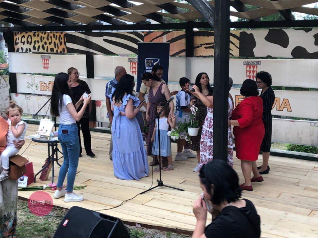 Нешат секогаш ќе биде тука преку неговите „Нешадизми“ - неговото семејство ја промовираше книгата „Мисловни патеки“ 19 mislovni pateki nesat 17