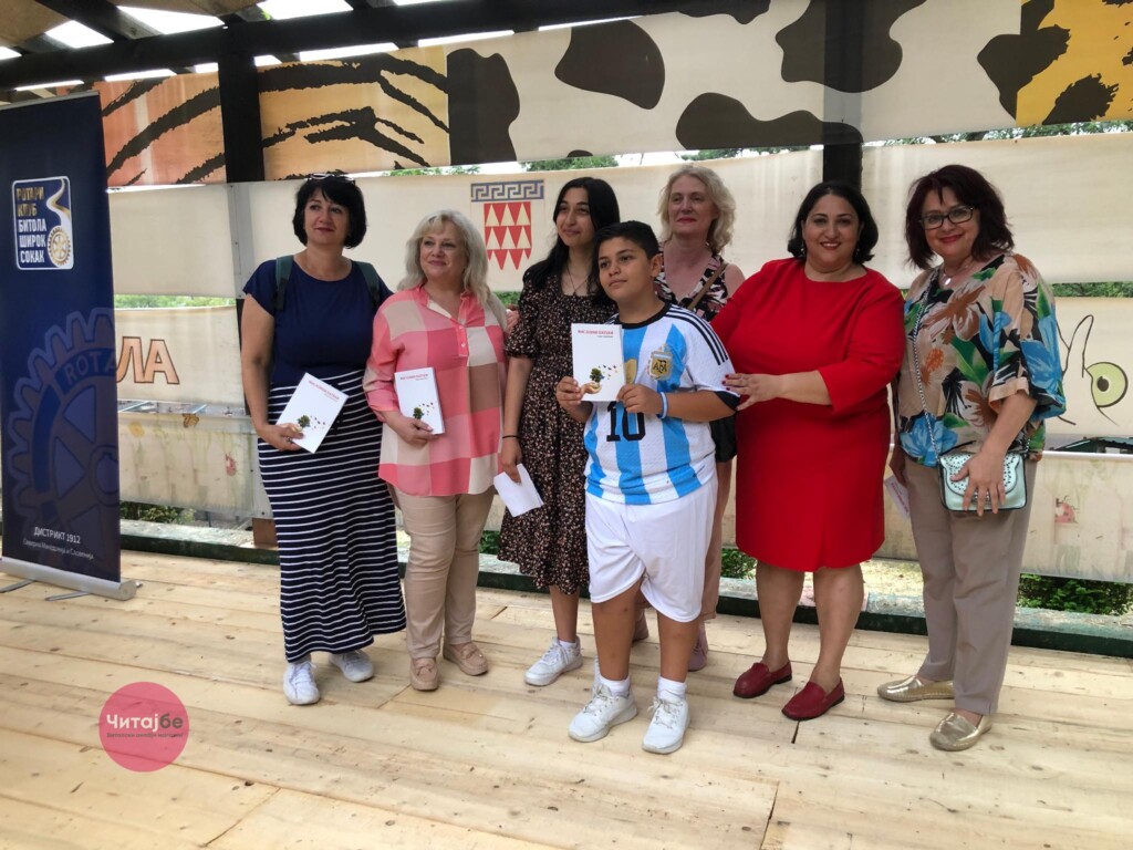 Нешат секогаш ќе биде тука преку неговите „Нешадизми“ - неговото семејство ја промовираше книгата „Мисловни патеки“ 18 mislovni pateki nesat 19