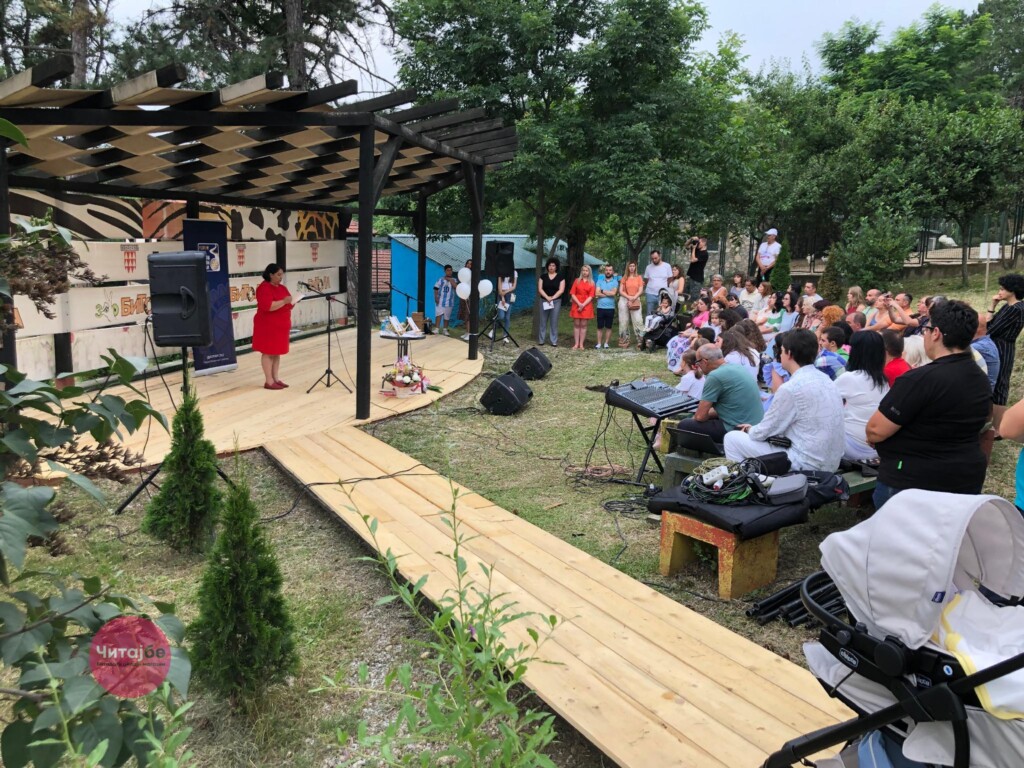 Нешат секогаш ќе биде тука преку неговите „Нешадизми“ - неговото семејство ја промовираше книгата „Мисловни патеки“ 16 mislovni pateki nesat 22