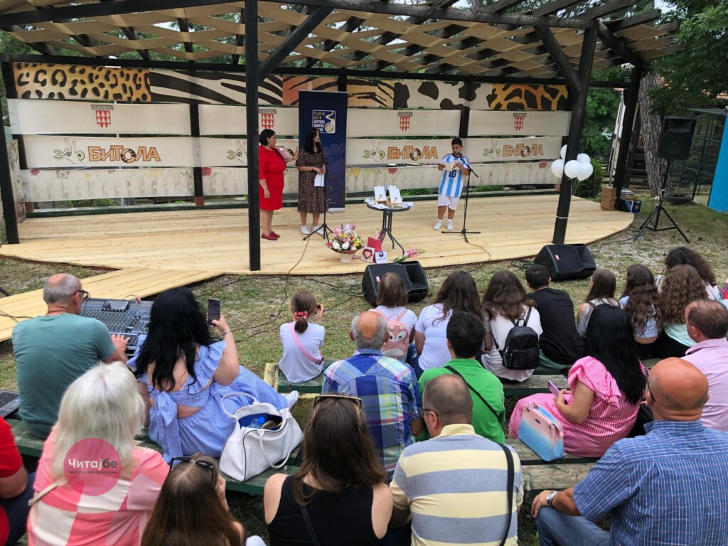 Нешат секогаш ќе биде тука преку неговите „Нешадизми“ - неговото семејство ја промовираше книгата „Мисловни патеки“ 3 mislovni pateki nesat 3