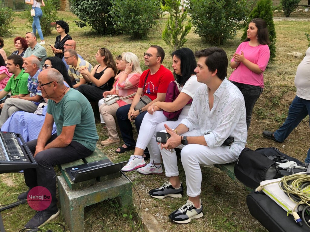 Нешат секогаш ќе биде тука преку неговите „Нешадизми“ - неговото семејство ја промовираше книгата „Мисловни патеки“ 12 mislovni pateki nesat 7