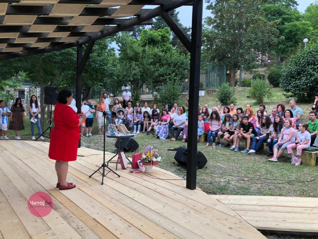Нешат секогаш ќе биде тука преку неговите „Нешадизми“ - неговото семејство ја промовираше книгата „Мисловни патеки“ 13 mislovni pateki nesat 9