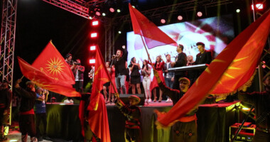 „Македонијо во срце те носиме“ синоќа во Битола - Битолската коњаница Галоп ги развеа знамињата 3 r25IQAEAAAAAAAAAAPBsJkgAAauTjWAAAAAASUVORK5CYII=