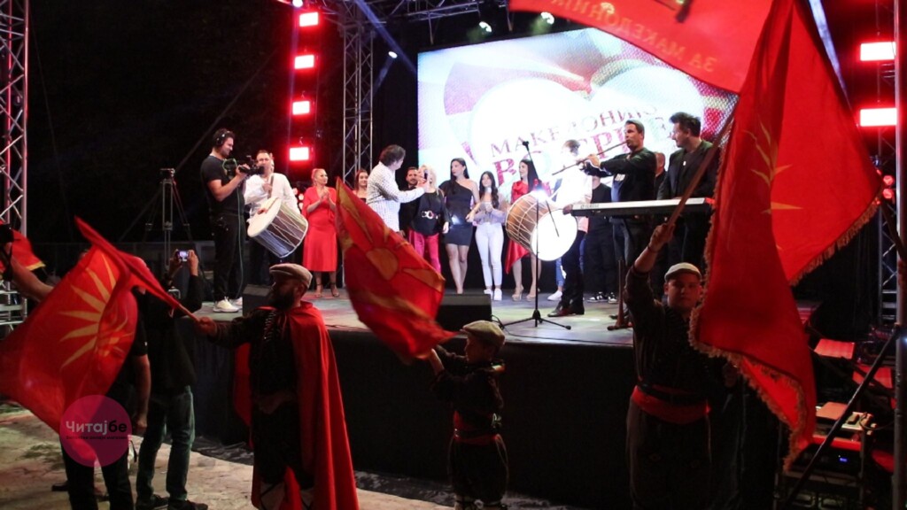 „Македонијо во срце те носиме“ синоќа во Битола - Битолската коњаница Галоп ги развеа знамињата 16 bitolska konjanica 10