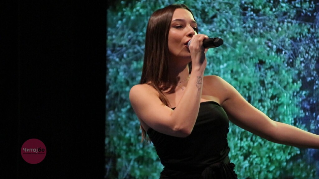 „Македонијо во срце те носиме“ синоќа во Битола - Битолската коњаница Галоп ги развеа знамињата 9 bitolska konjanica 12