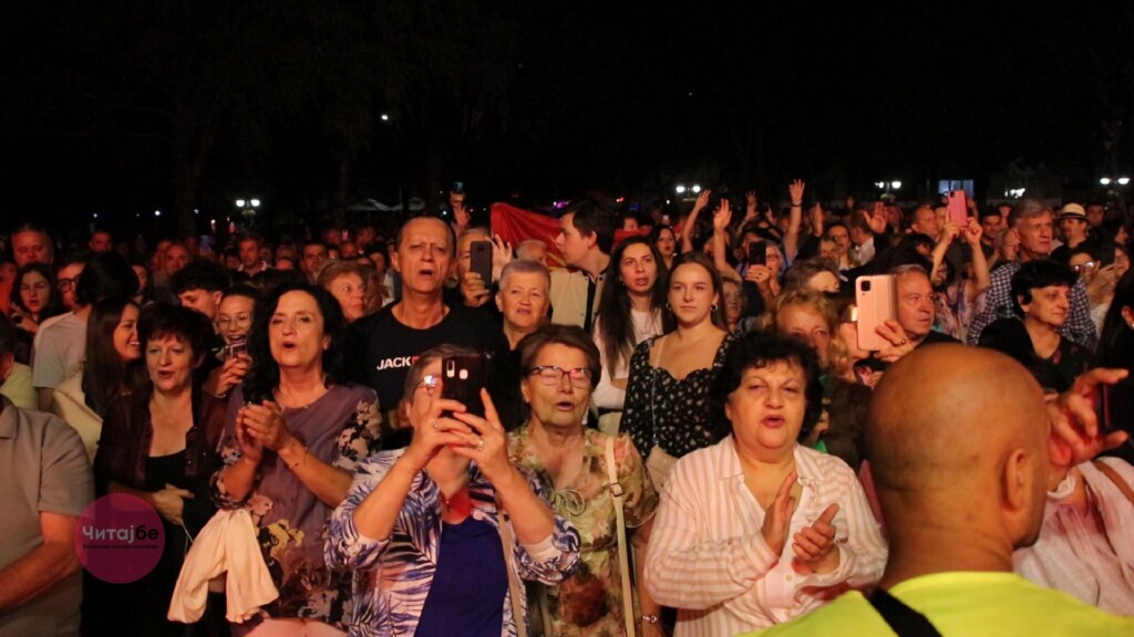 „Македонијо во срце те носиме“ синоќа во Битола - Битолската коњаница Галоп ги развеа знамињата 25 bitolska konjanica 19