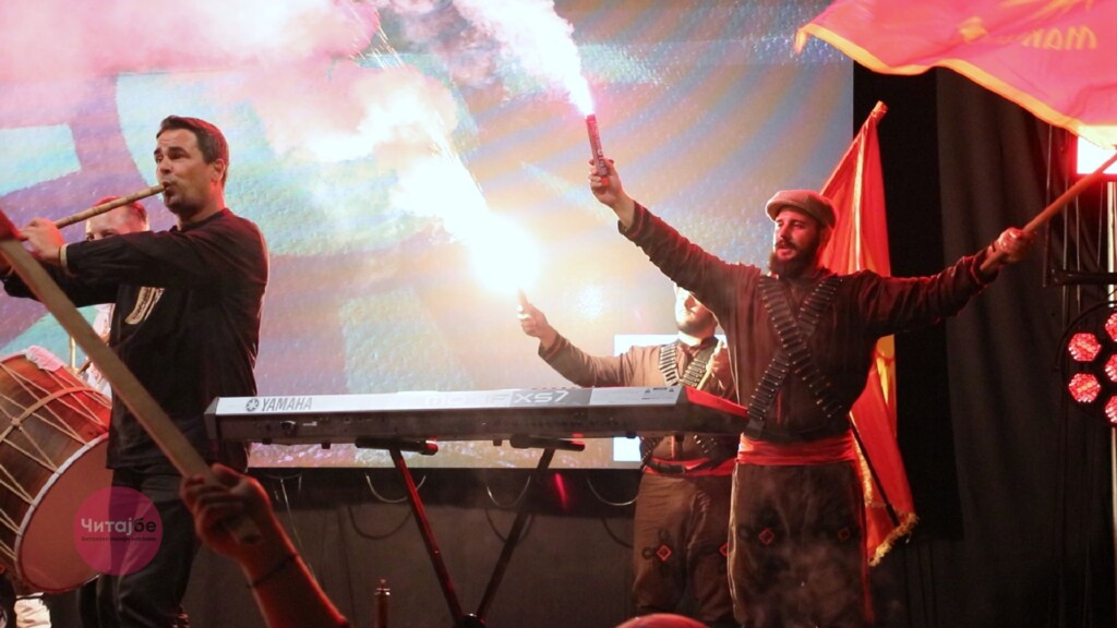 „Македонијо во срце те носиме“ синоќа во Битола - Битолската коњаница Галоп ги развеа знамињата 6 bitolska konjanica 2