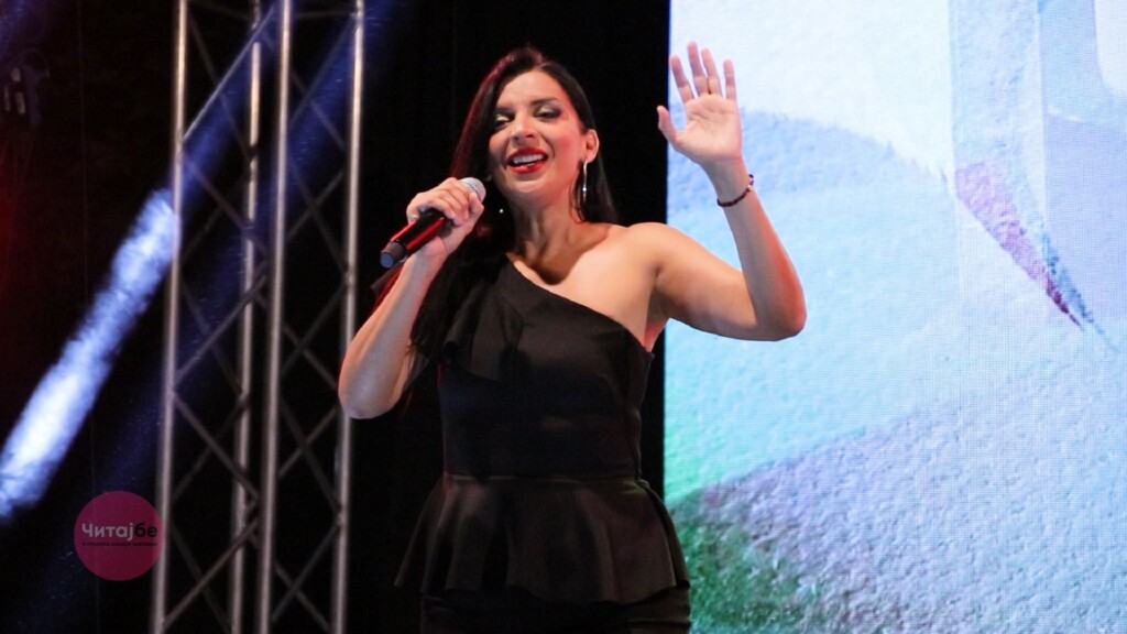 „Македонијо во срце те носиме“ синоќа во Битола - Битолската коњаница Галоп ги развеа знамињата 32 bitolska konjanica 23