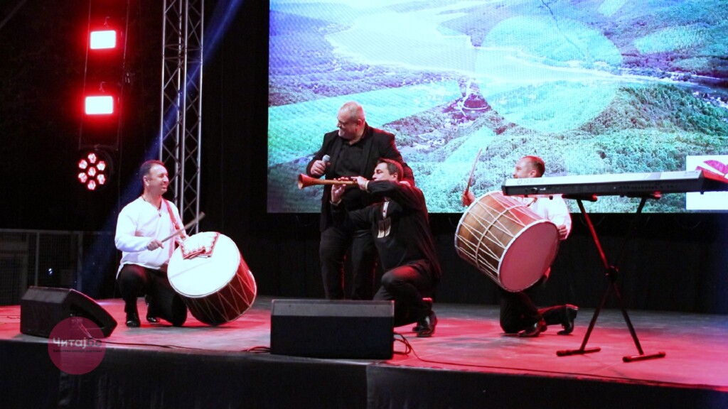 „Македонијо во срце те носиме“ синоќа во Битола - Битолската коњаница Галоп ги развеа знамињата 35 bitolska konjanica 25