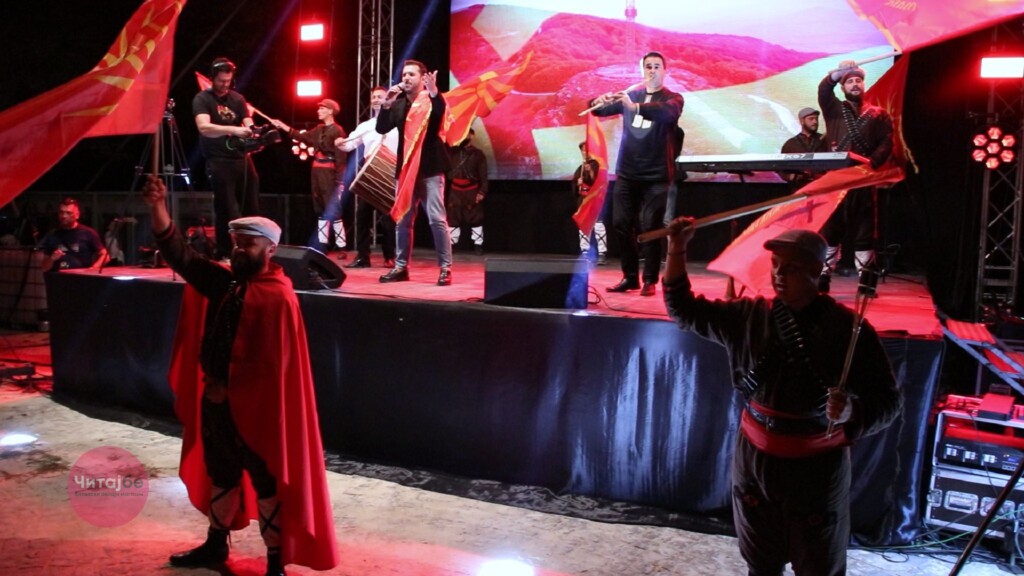 „Македонијо во срце те носиме“ синоќа во Битола - Битолската коњаница Галоп ги развеа знамињата 33 bitolska konjanica 28