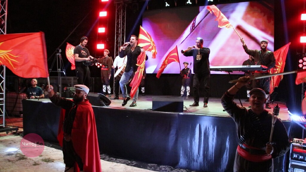 „Македонијо во срце те носиме“ синоќа во Битола - Битолската коњаница Галоп ги развеа знамињата 40 bitolska konjanica 29