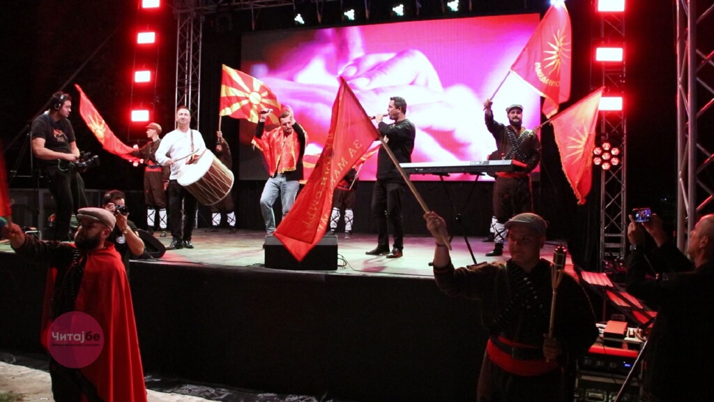 „Македонијо во срце те носиме“ синоќа во Битола - Битолската коњаница Галоп ги развеа знамињата 17 bitolska konjanica 30