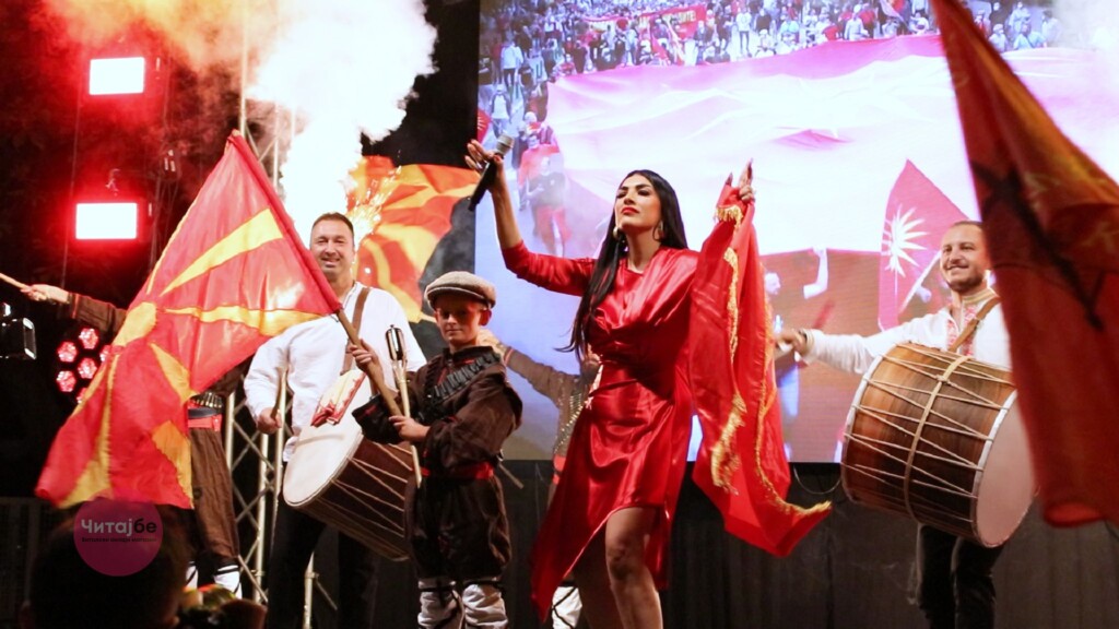 „Македонијо во срце те носиме“ синоќа во Битола - Битолската коњаница Галоп ги развеа знамињата 27 bitolska konjanica 31