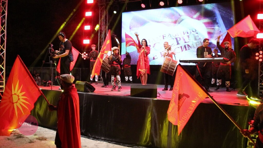 „Македонијо во срце те носиме“ синоќа во Битола - Битолската коњаница Галоп ги развеа знамињата 44 bitolska konjanica 36