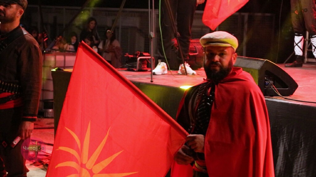 „Македонијо во срце те носиме“ синоќа во Битола - Битолската коњаница Галоп ги развеа знамињата 22 bitolska konjanica 37