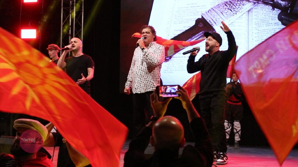 „Македонијо во срце те носиме“ синоќа во Битола - Битолската коњаница Галоп ги развеа знамињата 31 bitolska konjanica 43