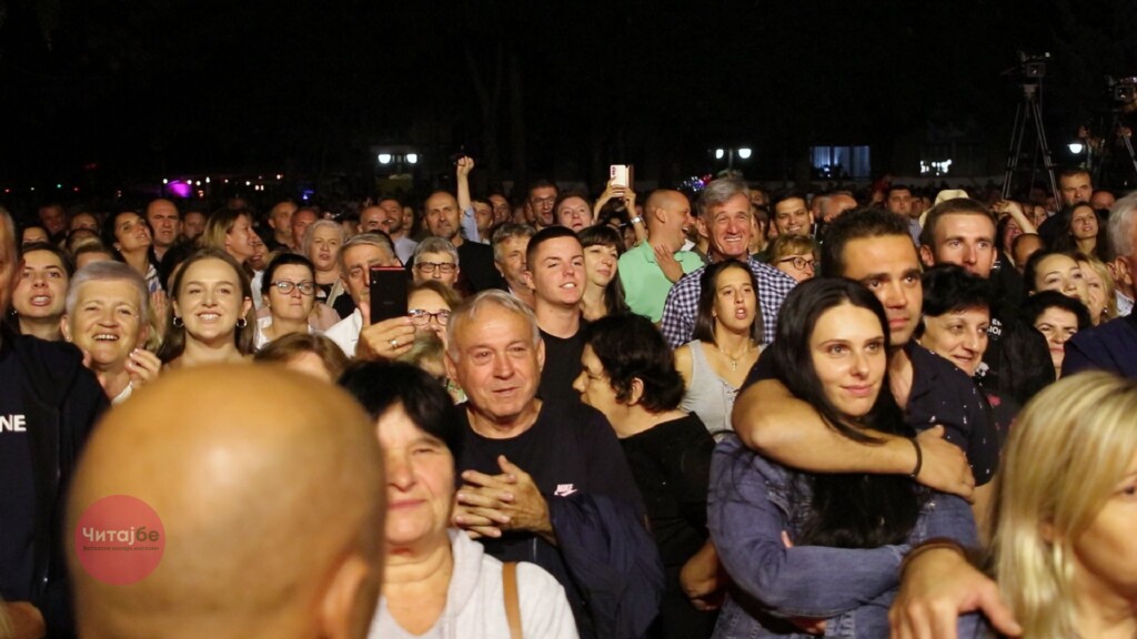 „Македонијо во срце те носиме“ синоќа во Битола - Битолската коњаница Галоп ги развеа знамињата 43 bitolska konjanica 44