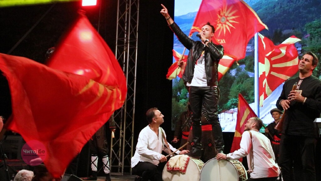 „Македонијо во срце те носиме“ синоќа во Битола - Битолската коњаница Галоп ги развеа знамињата 3 bitolska konjanica 6