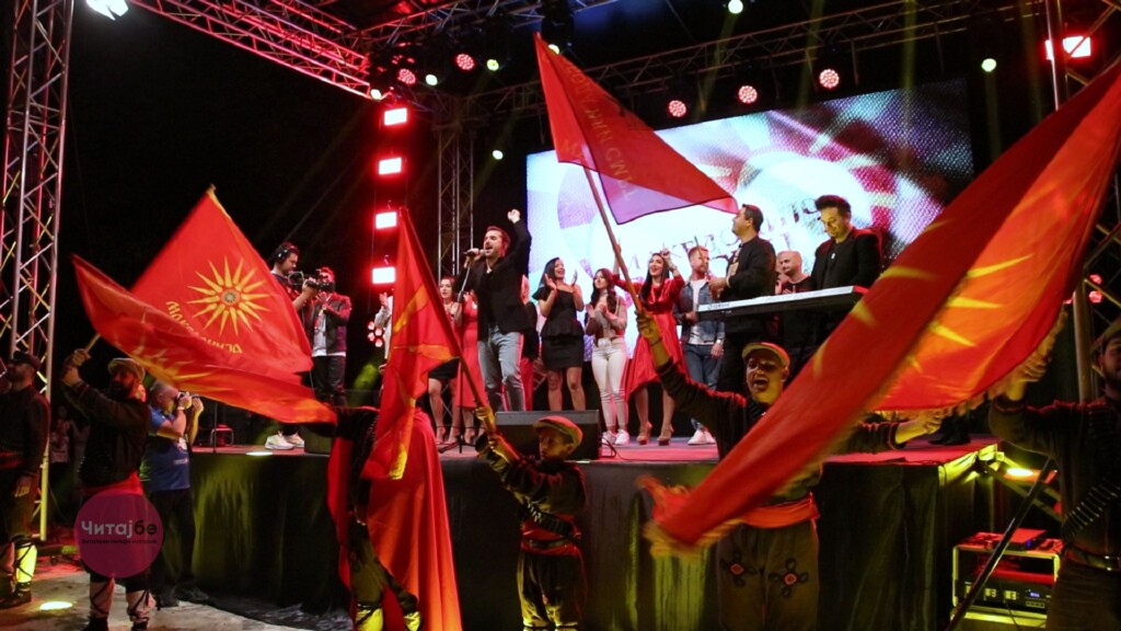 „Македонијо во срце те носиме“ синоќа во Битола - Битолската коњаница Галоп ги развеа знамињата 7 bitolska konjanica 8