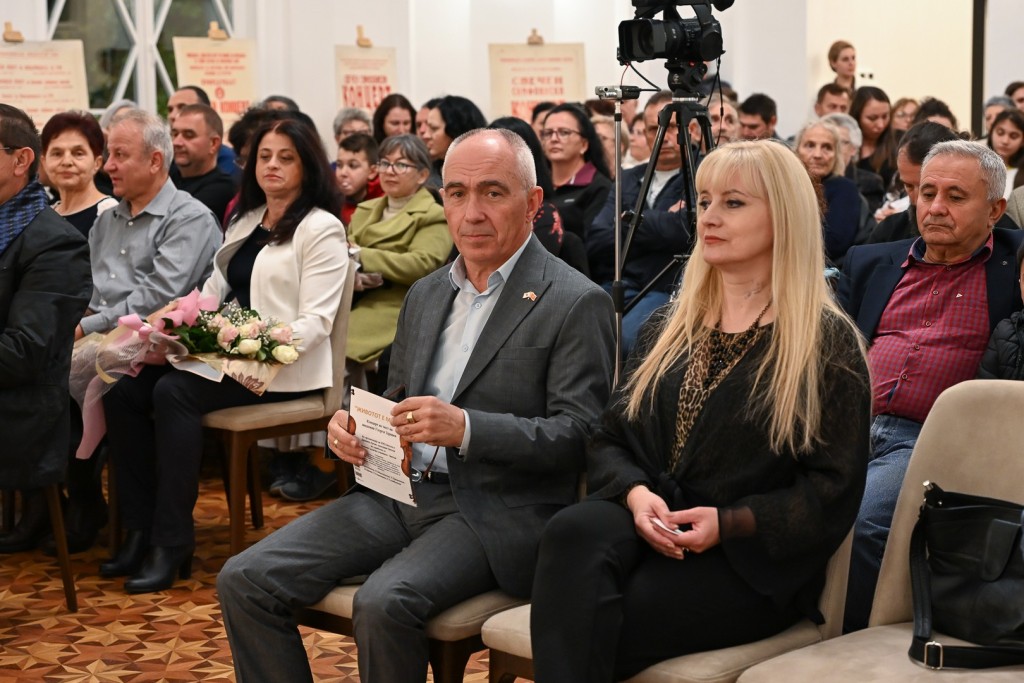 „Животот е музика” - концерт посветен на Георги Здравев, човекот кој го подигна нивото на музичката уметност во Битола 17 концерт 8