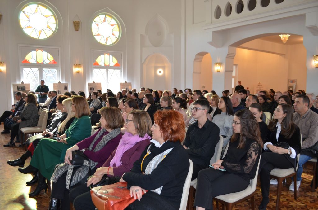 Литературно читање „Во книжевниот универзум на Ацо Шопов“ на македонски и на англиски јазик 5 400808253 2437462713101599 5875055003778577231 n