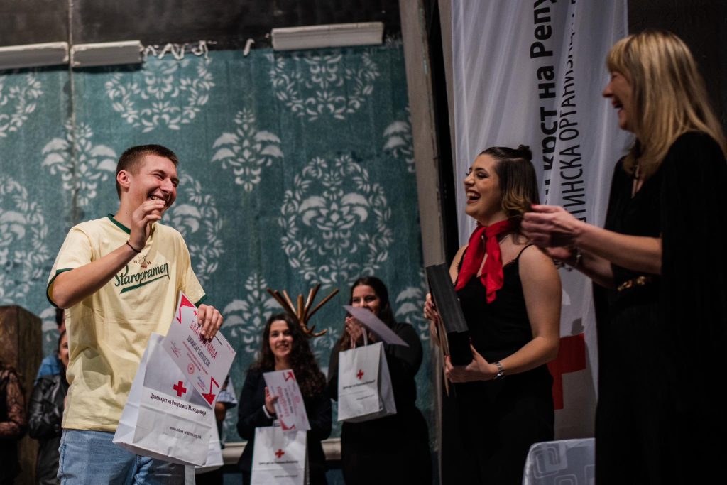 Младите имаат можност да ја променат заедницата – интервју со Димитар Баулоски, волонтер во Црвен крст 4 IMG 2143
