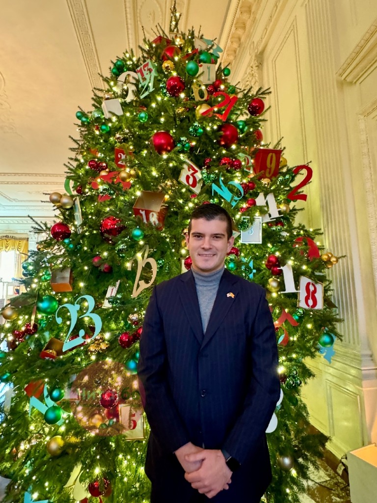 Ексклузивна репортажа на Читај бе - Божиќната магија во Белата куќа во Вашингтон 19 ivan 6