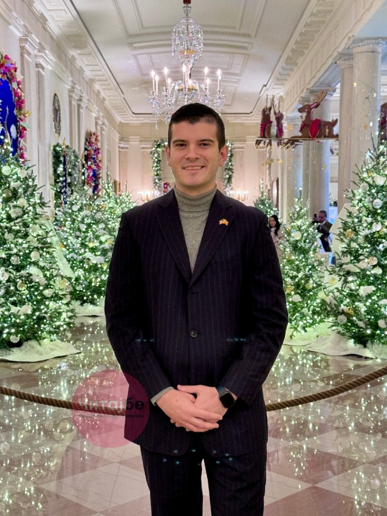 Ексклузивна репортажа на Читај бе - Божиќната магија во Белата куќа во Вашингтон 5 ivan 7