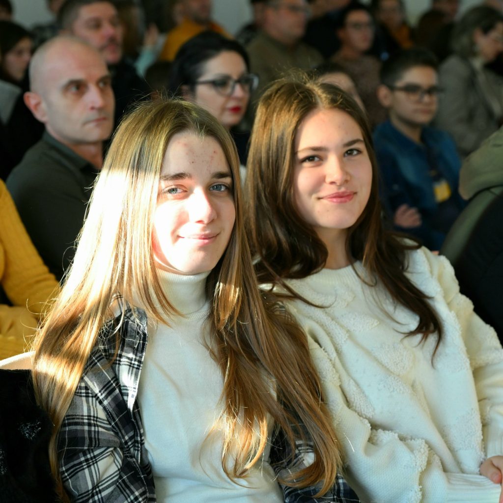 Златен и сребрен медал за Стерјев и Полизовска на светската детска изложба и колонија „Пиатра Неамт" во Романија под покровителство на УНЕСКО 4 viber image 2024 01 29 15 12 47 271