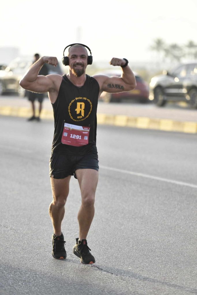 Чурино со својот 12-годишен син Марко трчаа на еден од најпрестижните маратони во Оман и регионот 5 421808513 772581624722190 8598985533085947355 n