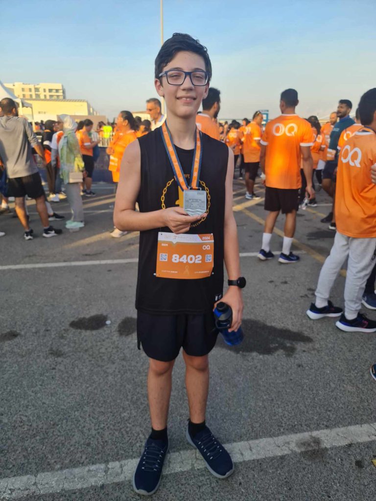 Чурино со својот 12-годишен син Марко трчаа на еден од најпрестижните маратони во Оман и регионот 8 422026854 1041463380275605 6244833108718259067 n