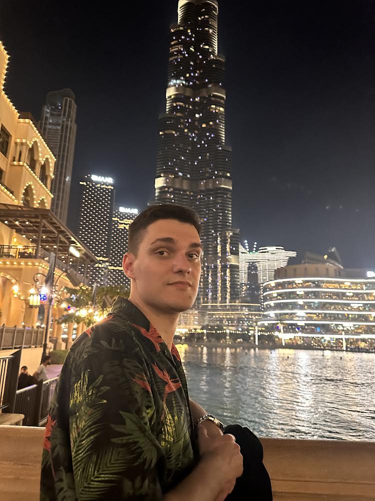 Интервју со Стефан Јузмески, стујард во „Emirates airlines“ - следете ги вашите соништа бидејќи ќе ви се исполнат 4 Stefan stujard02