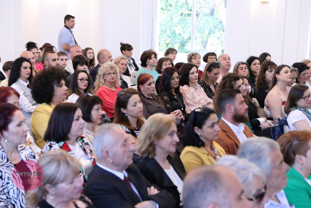 80 години ООУ „Коле Канински“ Битола - доделени признанија и пофалници, присуствуваше и семејството Канински 15 kole kaninski 11