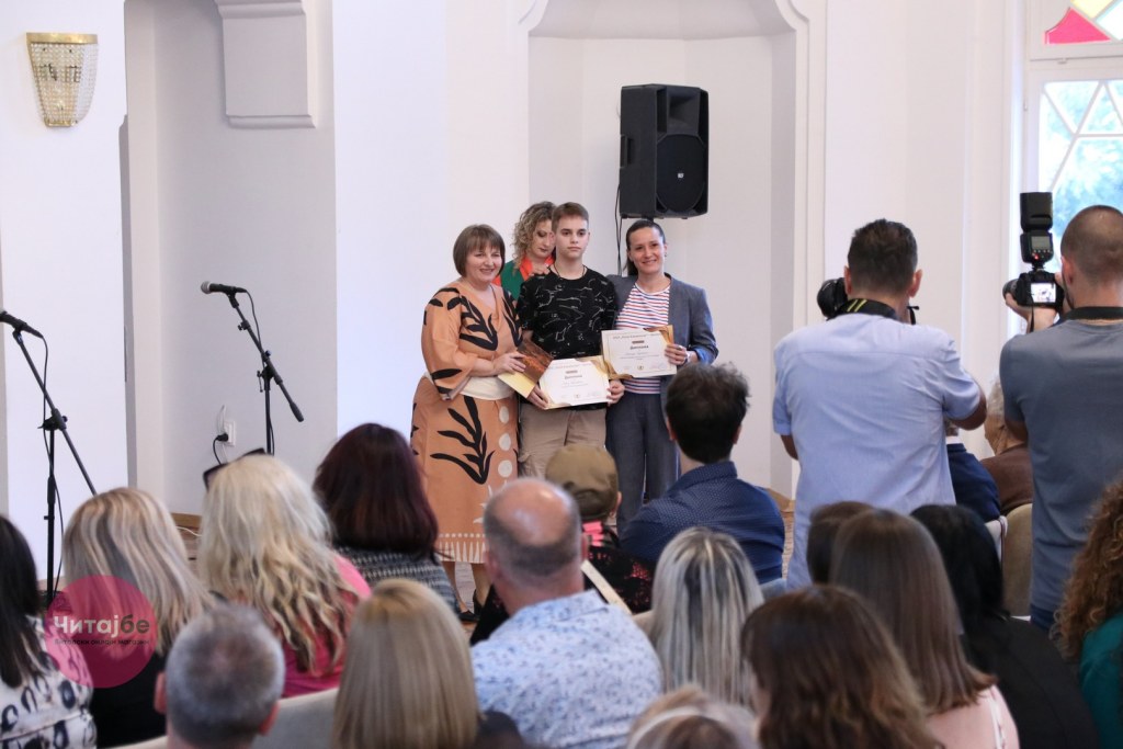 80 години ООУ „Коле Канински“ Битола - доделени признанија и пофалници, присуствуваше и семејството Канински 26 kole kaninski 23