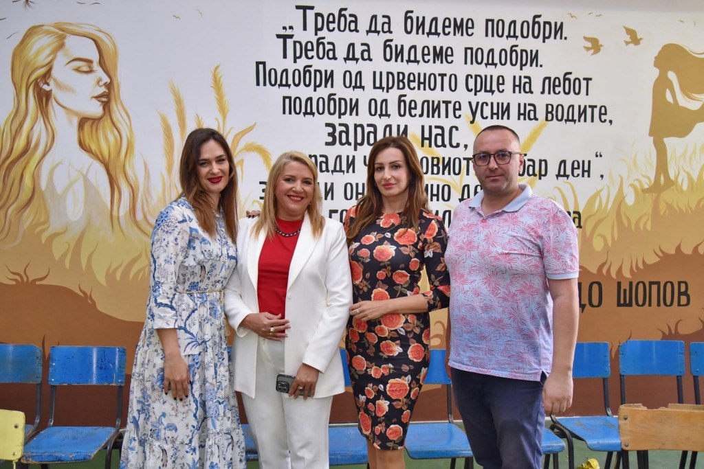 Ликовниот педагог Анкица Стевановска муралите му ги посвети на Ацо Шопов 7 ankica murali 2