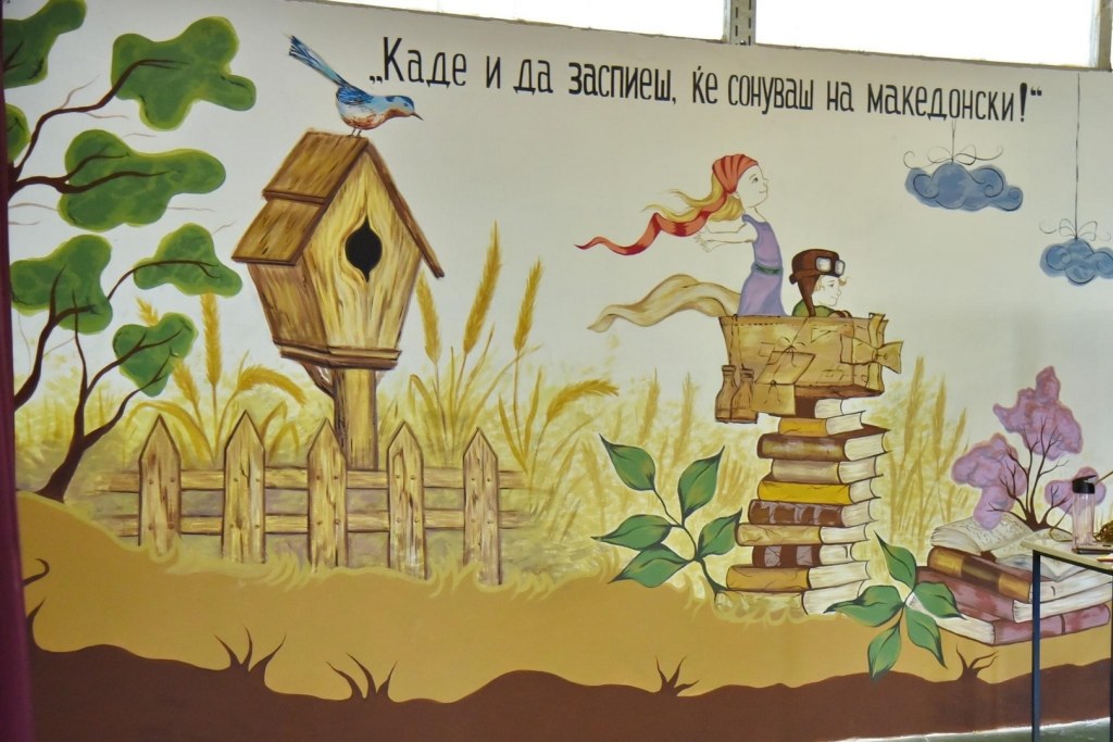 Ликовниот педагог Анкица Стевановска муралите му ги посвети на Ацо Шопов 8 ankica murali 6