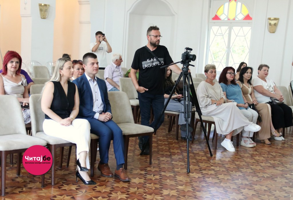 Мартин Николовски добитник на наградата за новинарство Тоде Петрески 7 martin nagrada 2