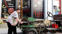 Солза и смеа со ново комично видео - На Автокозметичар кај "Буцо Кинг" 2 gCFUBAADPAAssAAGY1TvFAAAAAElFTkSuQmCC